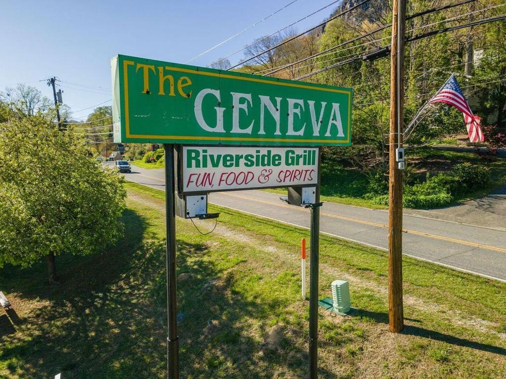 Geneva Hotel & Tiki Bar Chimney Rock Exteriör bild